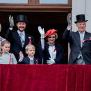 The Royal Family greeting the Children's Parade in Oslo from the Palace balcony (Photo: Stian Lysberg Solum / NTB scanpix)